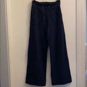 Lululemon wide leg spandex pants size 4